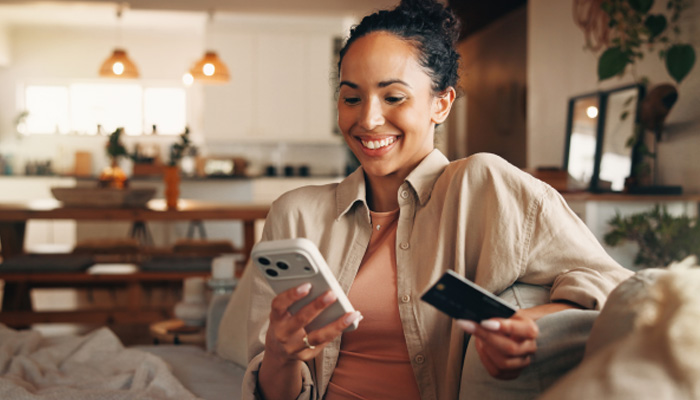 Agent receiving real-time guidance during a customer conversation